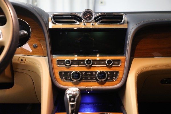 Used 2021 Bentley Bentayga V8 for sale Sold at Maserati of Greenwich in Greenwich CT 06830 25