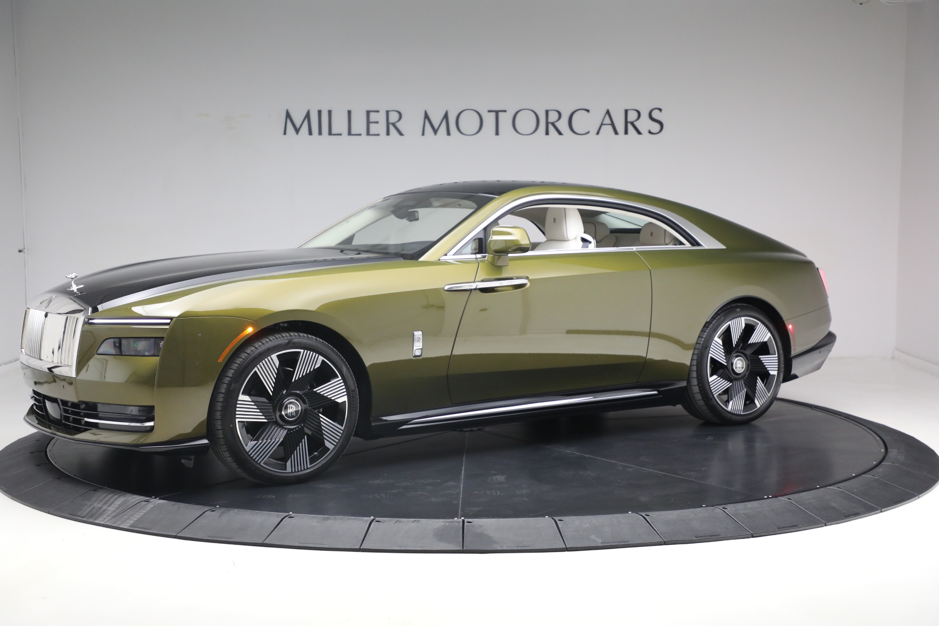 Used 2025 Rolls-Royce Spectre for sale $409,900 at Maserati of Greenwich in Greenwich CT 06830 1