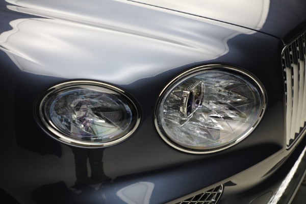 Used 2025 Bentley Bentayga EWB Azure V8 for sale $239,900 at Maserati of Greenwich in Greenwich CT 06830 13