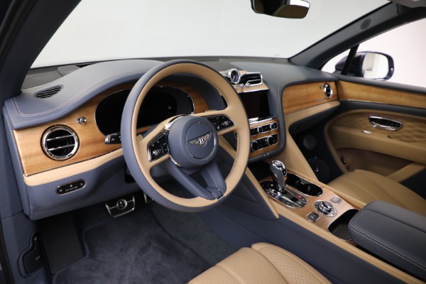 Used 2025 Bentley Bentayga EWB Azure V8 for sale $239,900 at Maserati of Greenwich in Greenwich CT 06830 17