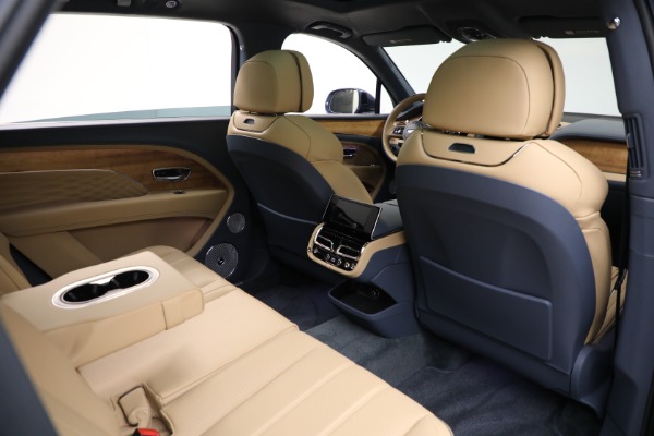 Used 2025 Bentley Bentayga EWB Azure V8 for sale $239,900 at Maserati of Greenwich in Greenwich CT 06830 26