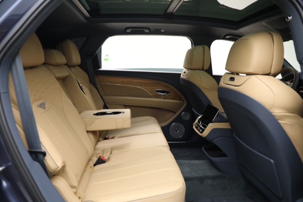 Used 2025 Bentley Bentayga EWB Azure V8 for sale $239,900 at Maserati of Greenwich in Greenwich CT 06830 27
