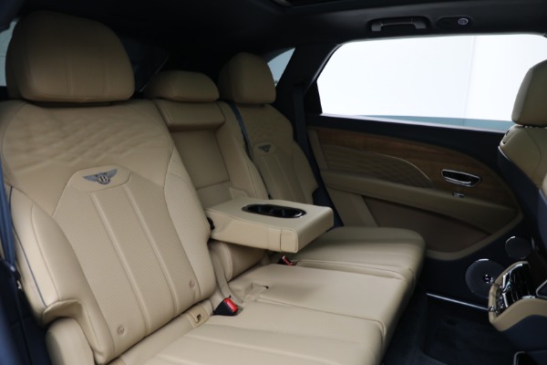 Used 2025 Bentley Bentayga EWB Azure V8 for sale $239,900 at Maserati of Greenwich in Greenwich CT 06830 28