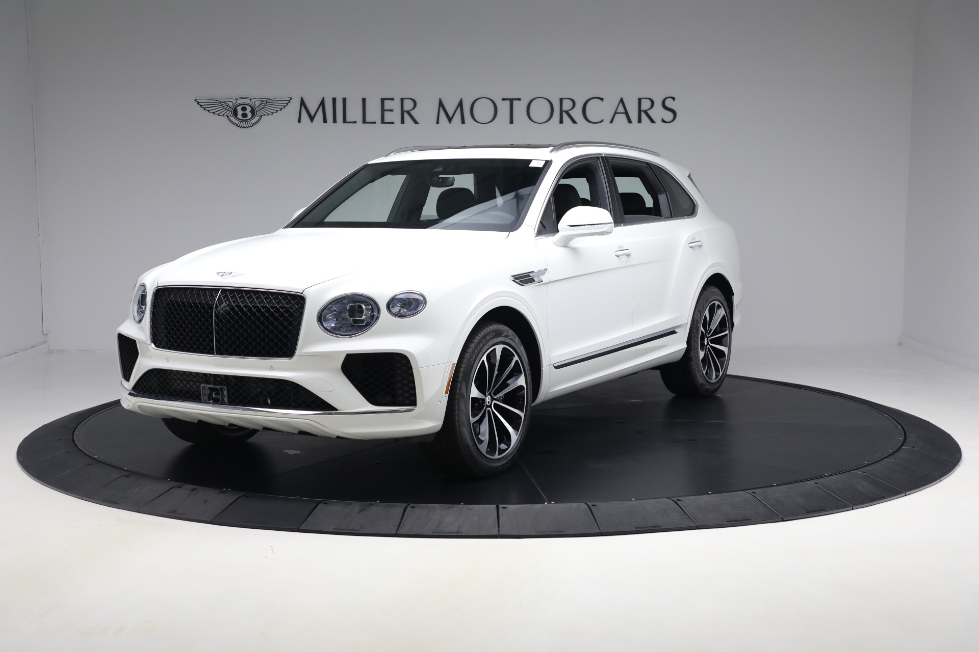 New 2025 Bentley Bentayga V8 for sale $228,660 at Maserati of Greenwich in Greenwich CT 06830 1