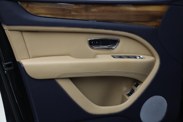 Used 2024 Bentley Bentayga EWB V8 for sale $204,900 at Maserati of Greenwich in Greenwich CT 06830 17