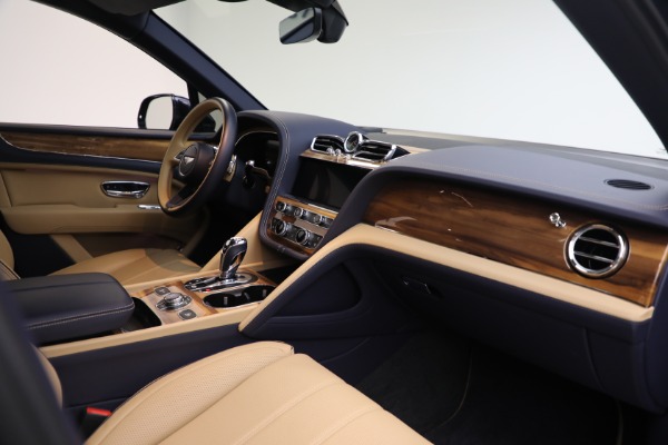 Used 2024 Bentley Bentayga EWB V8 for sale $204,900 at Maserati of Greenwich in Greenwich CT 06830 28
