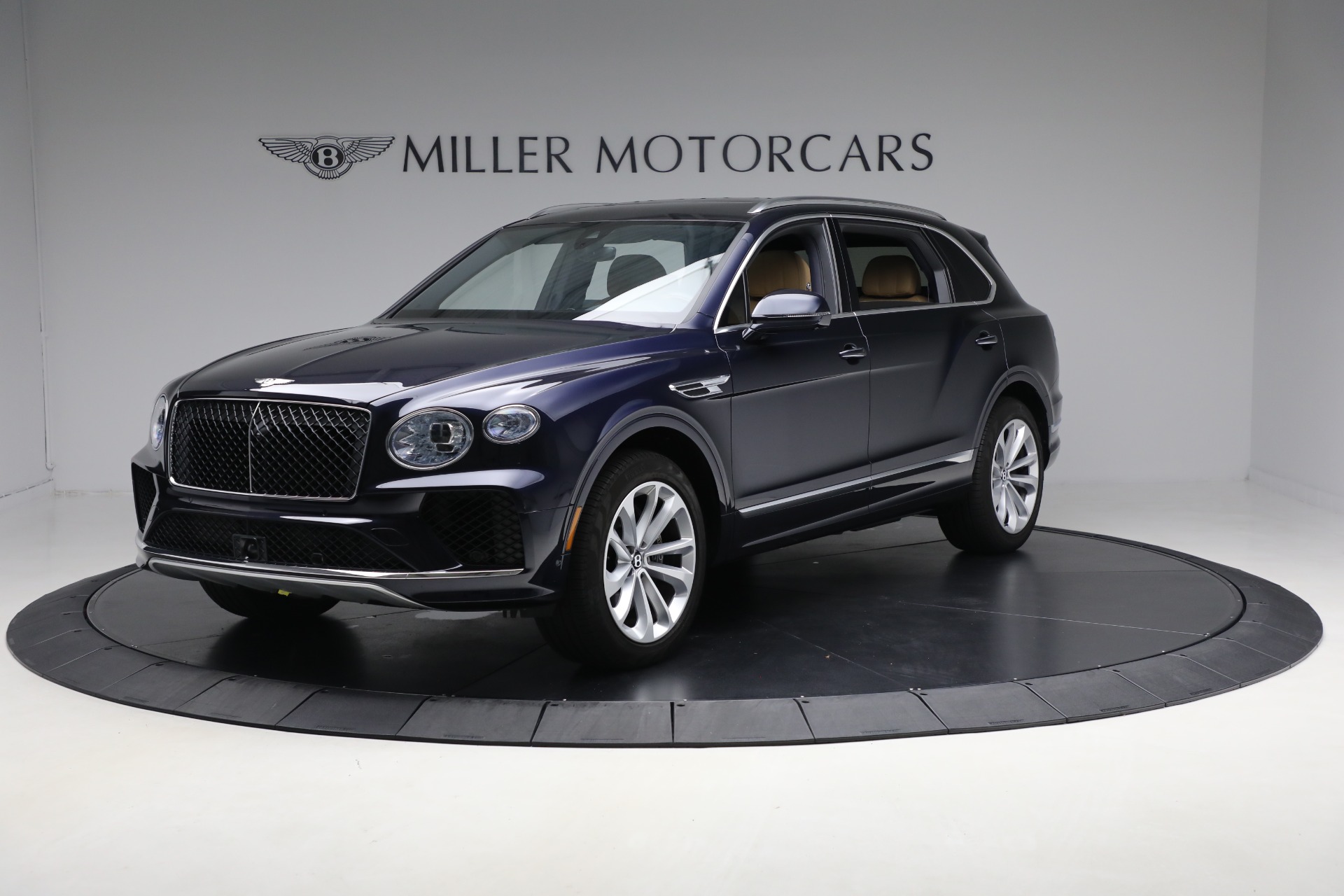 Used 2024 Bentley Bentayga EWB V8 for sale $204,900 at Maserati of Greenwich in Greenwich CT 06830 1