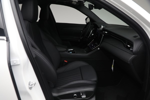 Used 2025 Maserati Grecale for sale $57,550 at Maserati of Greenwich in Greenwich CT 06830 15
