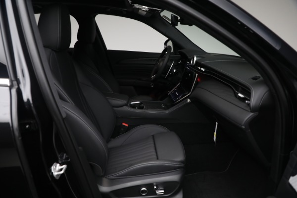 New 2025 Maserati Grecale for sale $71,739 at Maserati of Greenwich in Greenwich CT 06830 16