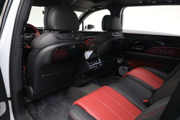 Used 2025 Bentley Bentayga EWB Azure V8 for sale $255,900 at Maserati of Greenwich in Greenwich CT 06830 18
