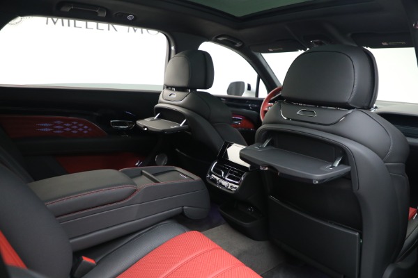 Used 2025 Bentley Bentayga EWB Azure V8 for sale $255,900 at Maserati of Greenwich in Greenwich CT 06830 24