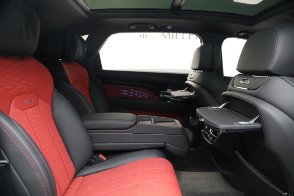 Used 2025 Bentley Bentayga EWB Azure V8 for sale $255,900 at Maserati of Greenwich in Greenwich CT 06830 25