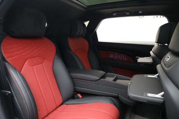 Used 2025 Bentley Bentayga EWB Azure V8 for sale $255,900 at Maserati of Greenwich in Greenwich CT 06830 26