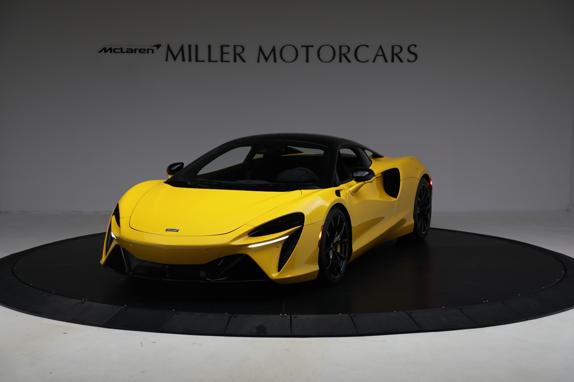 Used 2024 McLaren Artura for sale $193,900 at Maserati of Greenwich in Greenwich CT 06830 1
