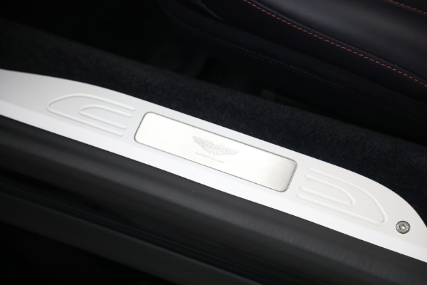 New 2026 Aston Martin Vantage Roadster for sale $253,800 at Maserati of Greenwich in Greenwich CT 06830 28