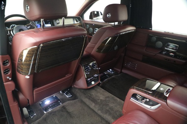 Used 2018 Rolls-Royce Phantom EWB for sale $299,900 at Maserati of Greenwich in Greenwich CT 06830 18