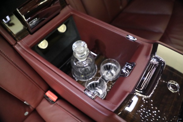 Used 2018 Rolls-Royce Phantom EWB for sale $299,900 at Maserati of Greenwich in Greenwich CT 06830 27