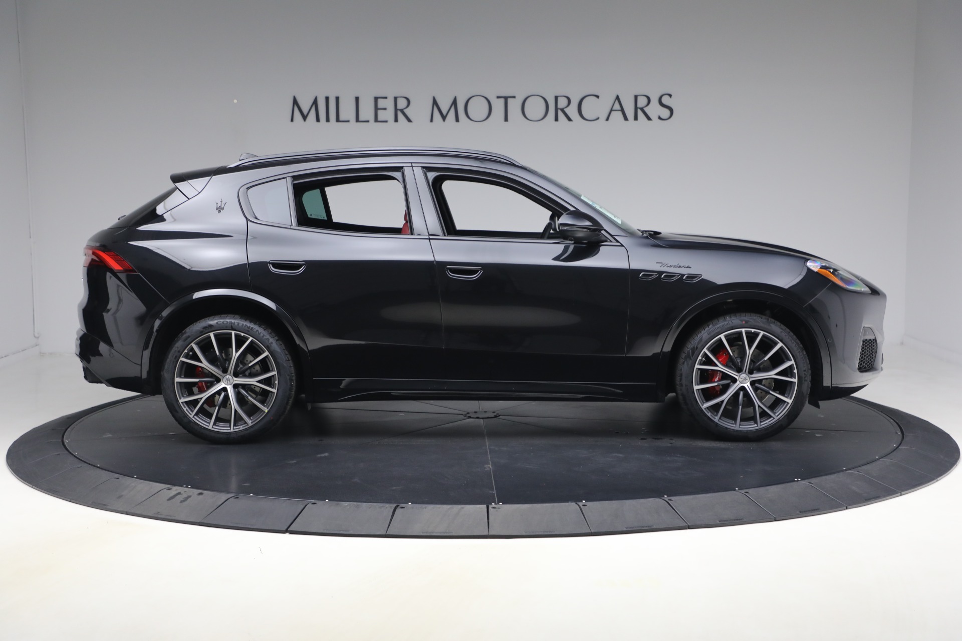 2026 Maserati Grecale Modena V6 - Photo 9