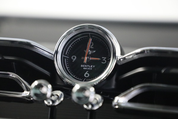 Used 2022 Bentley Bentayga V8 for sale $151,900 at Maserati of Greenwich in Greenwich CT 06830 24