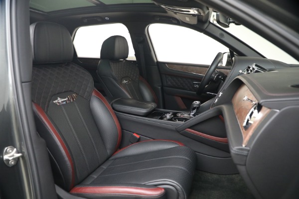 Used 2022 Bentley Bentayga V8 for sale $151,900 at Maserati of Greenwich in Greenwich CT 06830 27