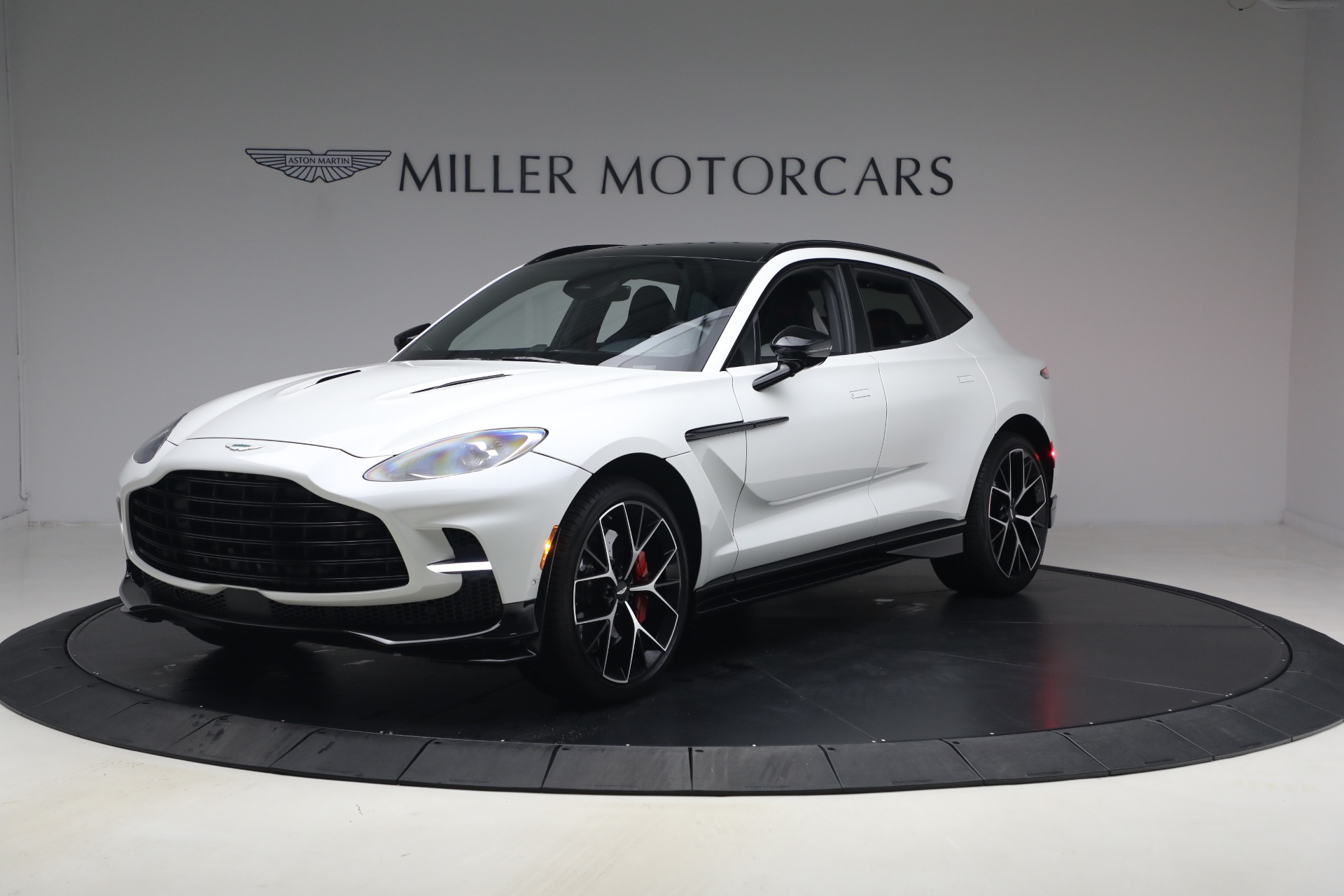 Used 2025 Aston Martin DBX 707 for sale $222,900 at Maserati of Greenwich in Greenwich CT 06830 1
