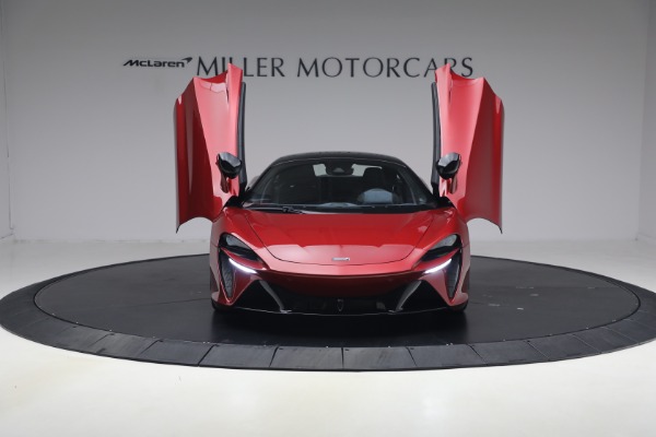 Used 2023 McLaren Artura Performance for sale $179,900 at Maserati of Greenwich in Greenwich CT 06830 13