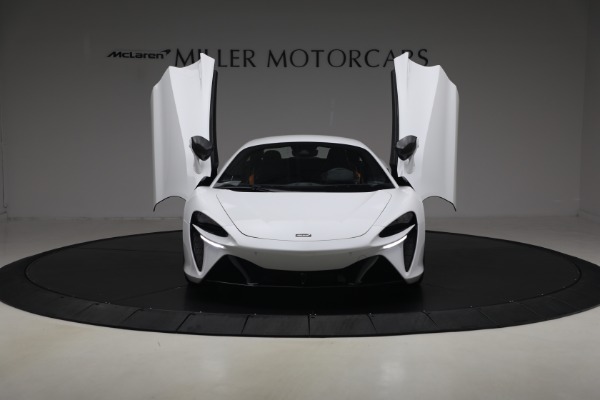 Used 2023 McLaren Artura Performance for sale $162,900 at Maserati of Greenwich in Greenwich CT 06830 13