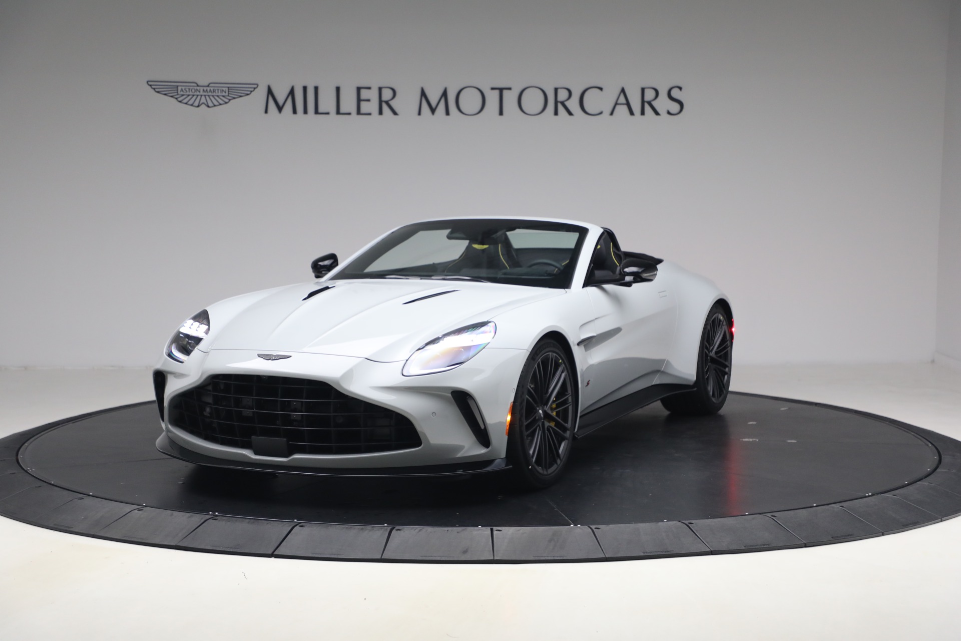New 2026 Aston Martin Vantage S Roadster for sale $261,400 at Maserati of Greenwich in Greenwich CT 06830 1