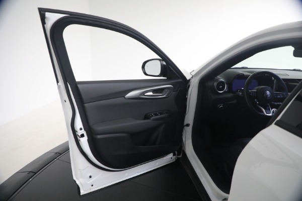 Used 2024 Alfa Romeo Tonale Hybrid Ti for sale $28,900 at Maserati of Greenwich in Greenwich CT 06830 23