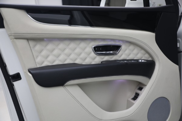 Used 2022 Bentley Bentayga V8 for sale $137,900 at Maserati of Greenwich in Greenwich CT 06830 18