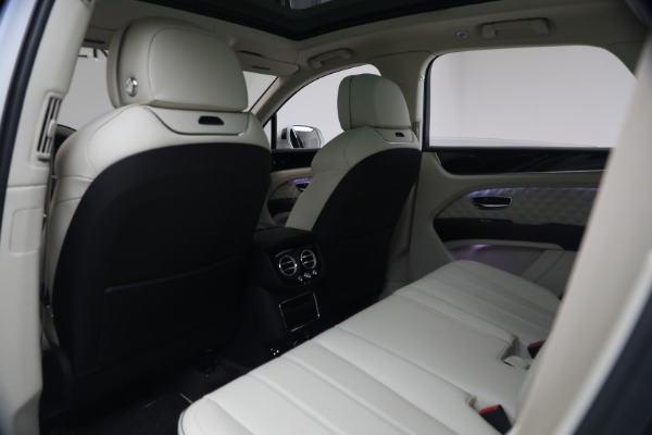 Used 2022 Bentley Bentayga V8 for sale $137,900 at Maserati of Greenwich in Greenwich CT 06830 22
