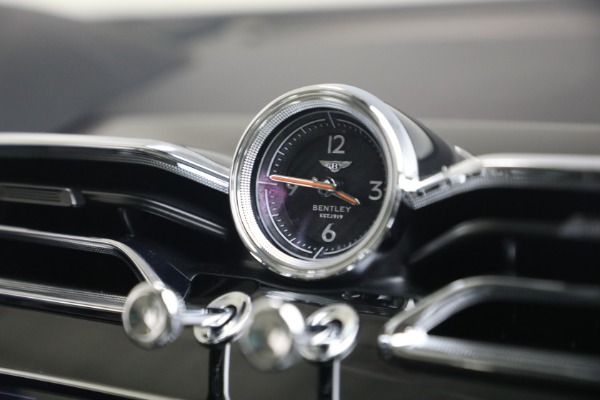 Used 2022 Bentley Bentayga V8 for sale $137,900 at Maserati of Greenwich in Greenwich CT 06830 25