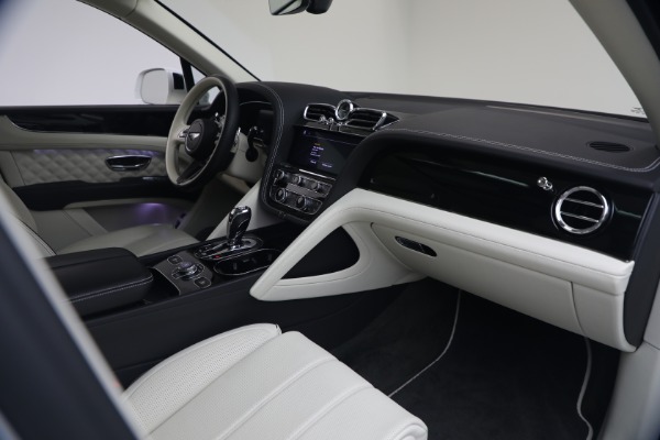 Used 2022 Bentley Bentayga V8 for sale $137,900 at Maserati of Greenwich in Greenwich CT 06830 26