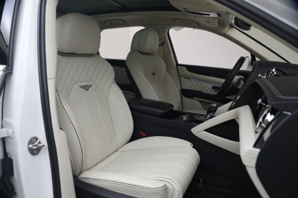Used 2022 Bentley Bentayga V8 for sale $137,900 at Maserati of Greenwich in Greenwich CT 06830 28