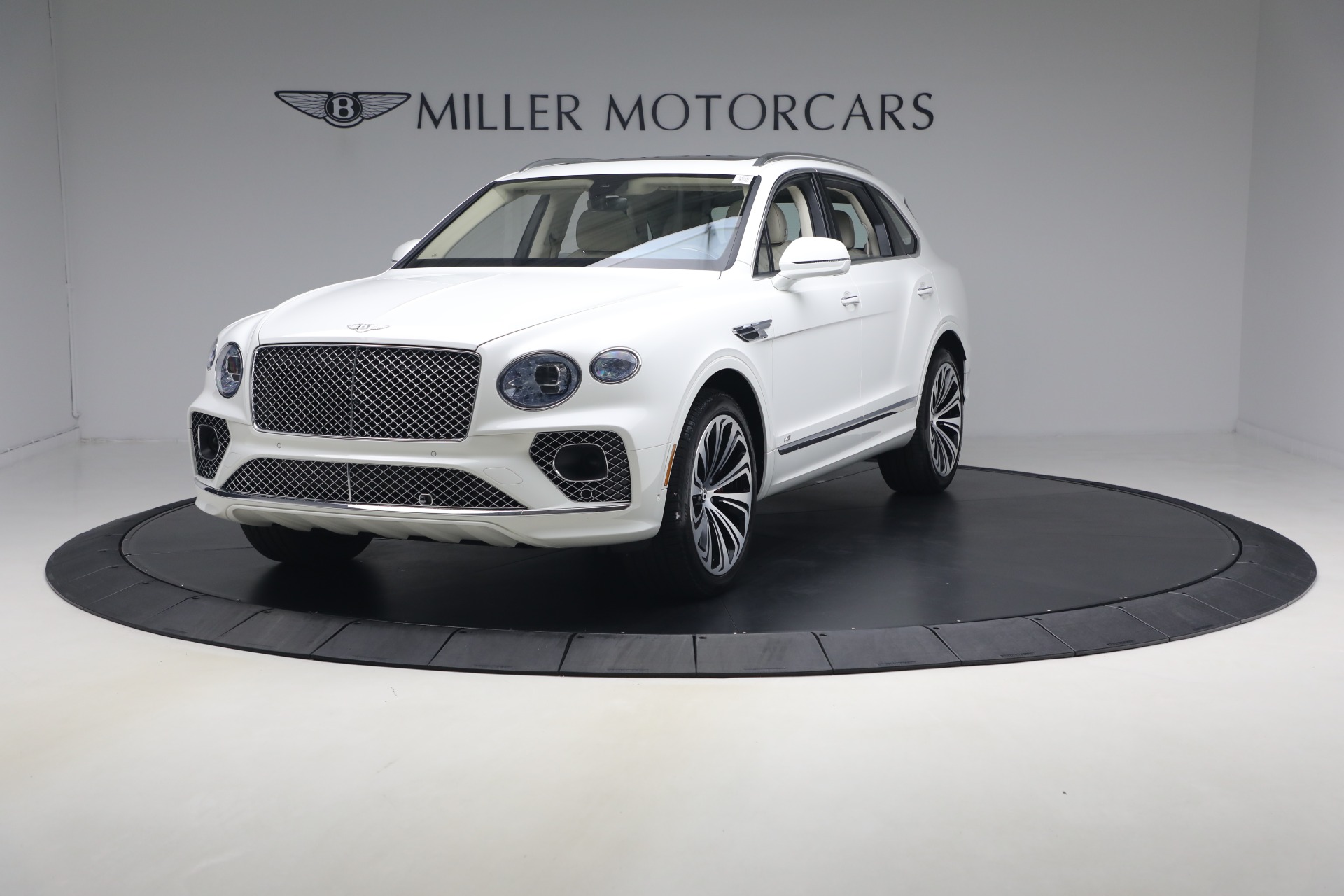 Used 2022 Bentley Bentayga V8 for sale $137,900 at Maserati of Greenwich in Greenwich CT 06830 1