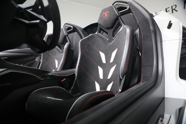Used 2017 Lamborghini Centenario Roadster for sale $3,995,000 at Maserati of Greenwich in Greenwich CT 06830 12