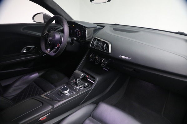 Used 2020 Audi R8 5.2 quattro V10 performance for sale $213,900 at Maserati of Greenwich in Greenwich CT 06830 26