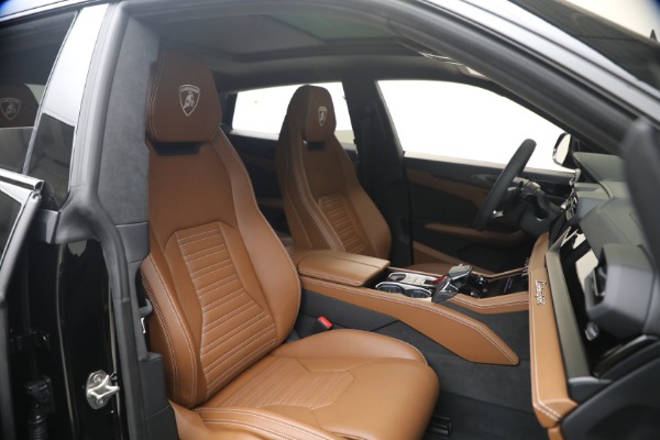 Used 2025 Lamborghini Urus SE for sale $305,900 at Maserati of Greenwich in Greenwich CT 06830 20