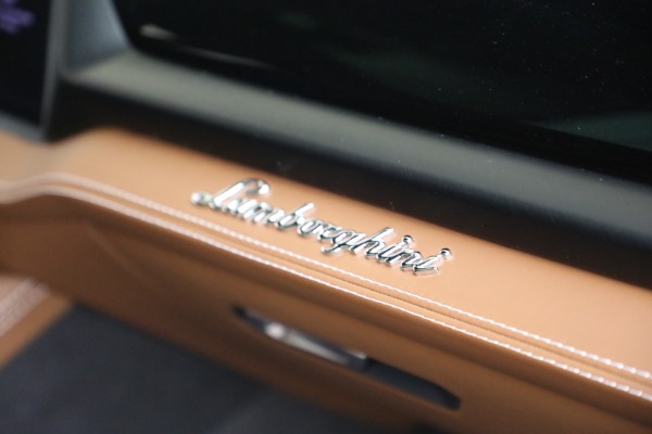 Used 2025 Lamborghini Urus SE for sale $305,900 at Maserati of Greenwich in Greenwich CT 06830 28