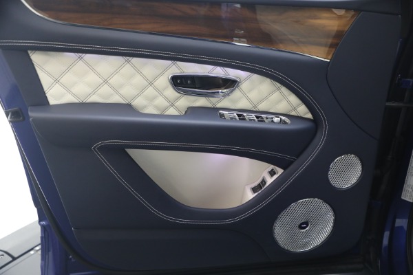 Used 2022 Bentley Bentayga V8 for sale $129,900 at Maserati of Greenwich in Greenwich CT 06830 16