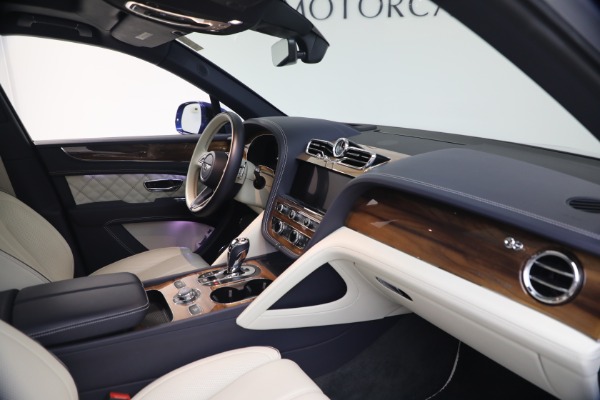 Used 2022 Bentley Bentayga V8 for sale $129,900 at Maserati of Greenwich in Greenwich CT 06830 22