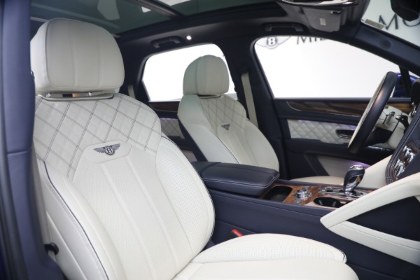 Used 2022 Bentley Bentayga V8 for sale $129,900 at Maserati of Greenwich in Greenwich CT 06830 24