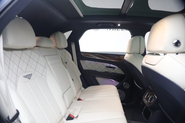 Used 2022 Bentley Bentayga V8 for sale $129,900 at Maserati of Greenwich in Greenwich CT 06830 26