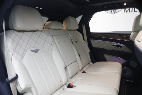 Used 2022 Bentley Bentayga V8 for sale $129,900 at Maserati of Greenwich in Greenwich CT 06830 27