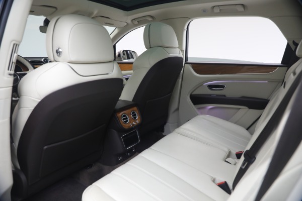 Used 2021 Bentley Bentayga V8 for sale $119,900 at Maserati of Greenwich in Greenwich CT 06830 21