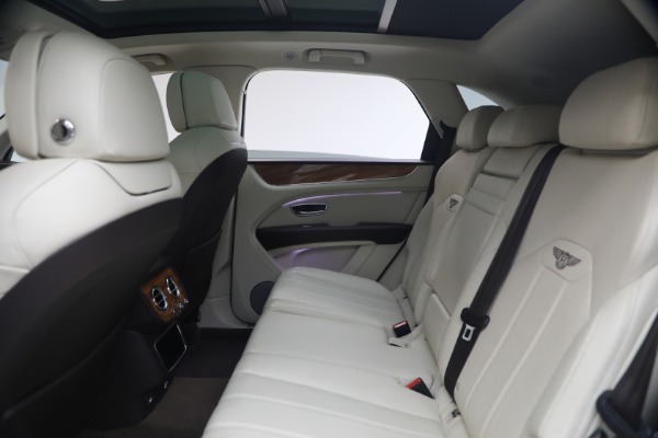 Used 2021 Bentley Bentayga V8 for sale $119,900 at Maserati of Greenwich in Greenwich CT 06830 22