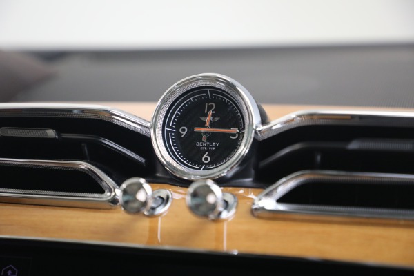 Used 2021 Bentley Bentayga V8 for sale $119,900 at Maserati of Greenwich in Greenwich CT 06830 24