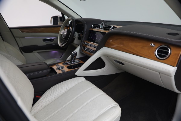 Used 2021 Bentley Bentayga V8 for sale $119,900 at Maserati of Greenwich in Greenwich CT 06830 25