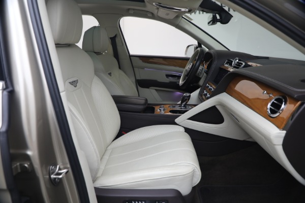 Used 2021 Bentley Bentayga V8 for sale $119,900 at Maserati of Greenwich in Greenwich CT 06830 26