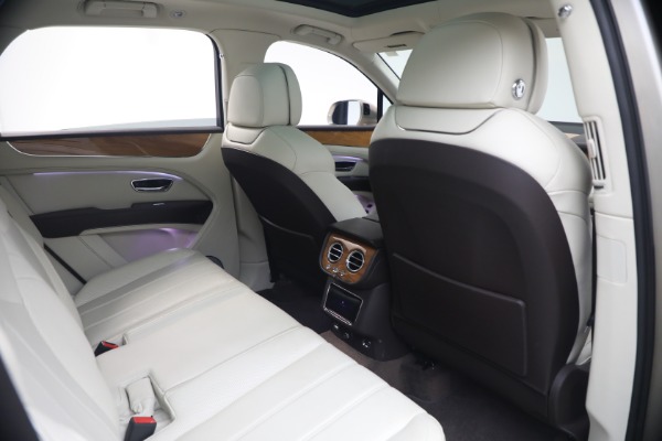 Used 2021 Bentley Bentayga V8 for sale $119,900 at Maserati of Greenwich in Greenwich CT 06830 28